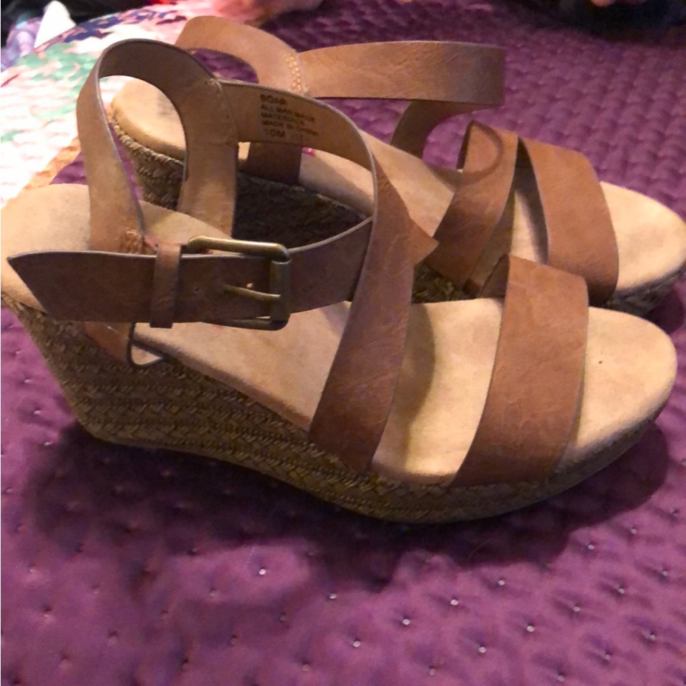 Pretty Wedge Sandals